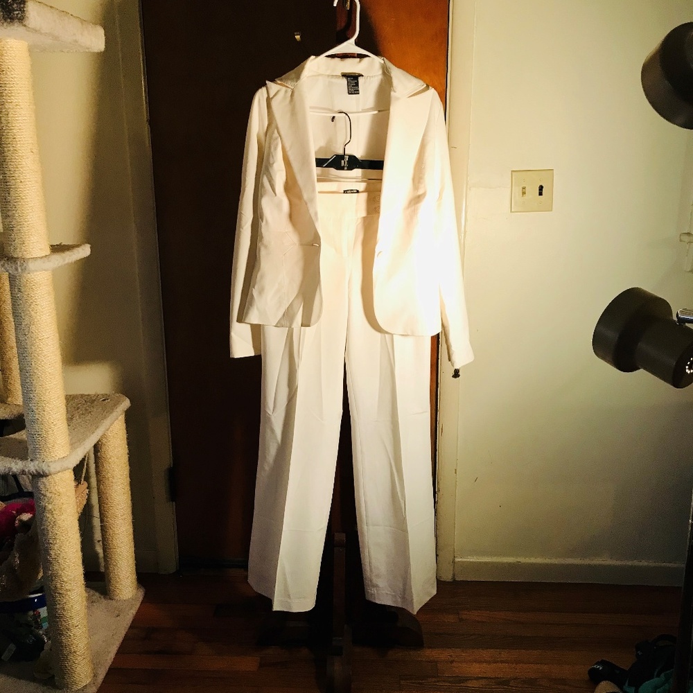 White 2-piece Maurices pant suit